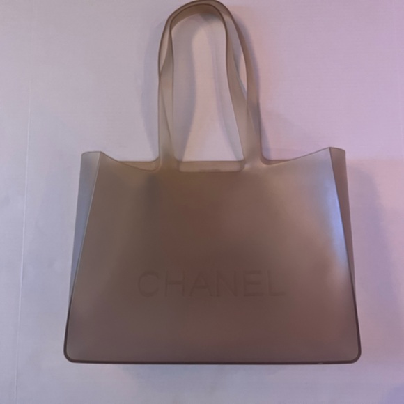 💛💛💛SOLD💛💛💛 Chanel Logo Embossed Jelly tote - Picture 3 of 7